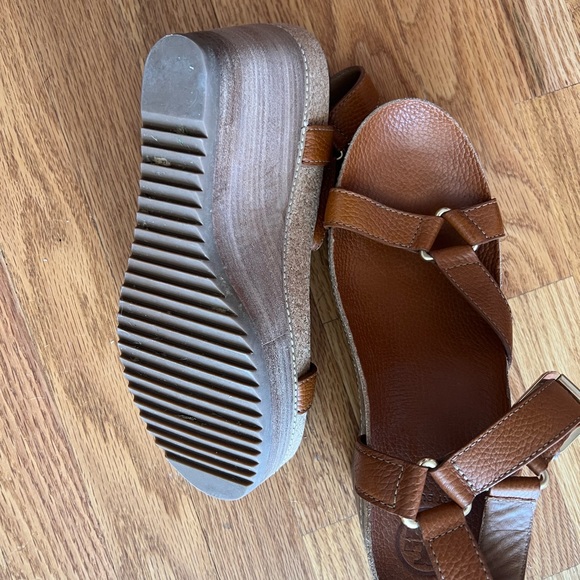 Worn once for a photo!  Like new condition. Gorgeous Tory Burch sandals! - Picture 3 of 4